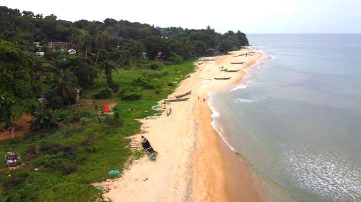 LIBERIA | On a fait du surf avec le champion du pays à Robertsport